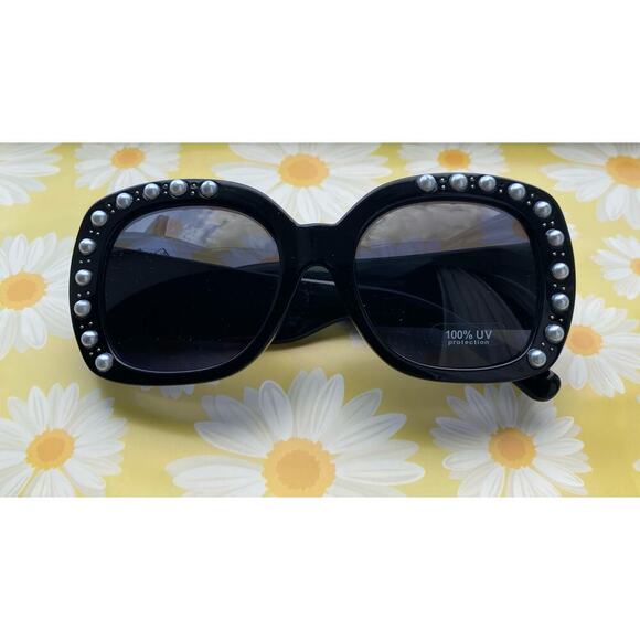 Charming Charlie Black sunglasses with Pearl accents - Picture 2 of 6